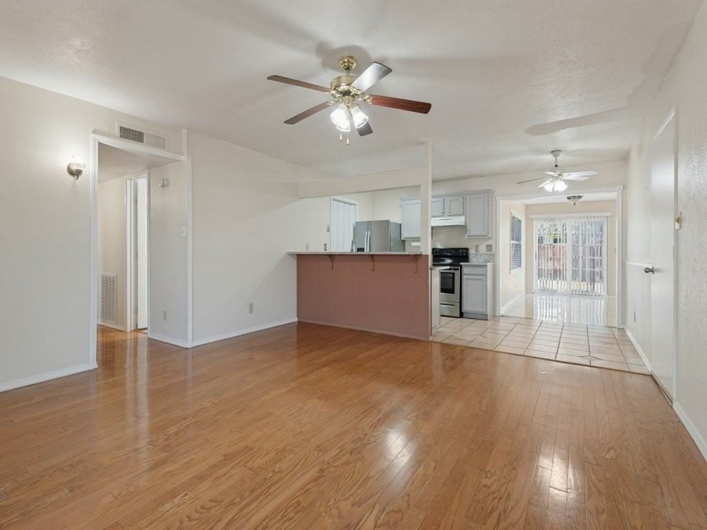 5716 Pearce St - Photo 3 of 25