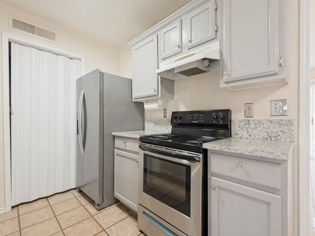 5716 Pearce St - Photo 5 of 25