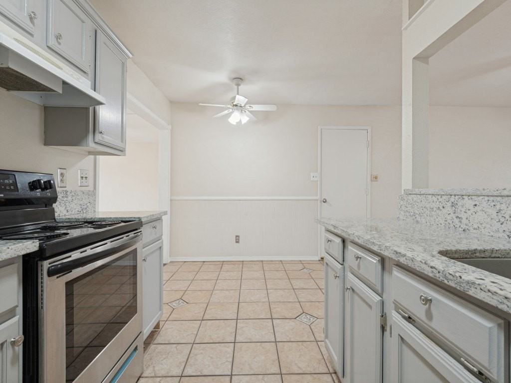 5716 Pearce St - Photo 6 of 25