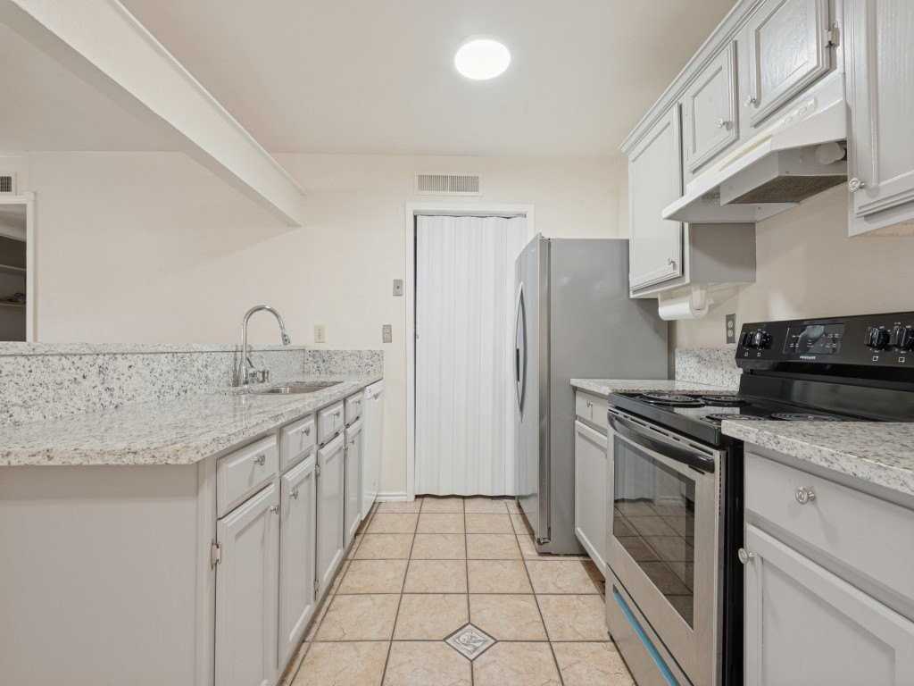 5716 Pearce St - Photo 7 of 25