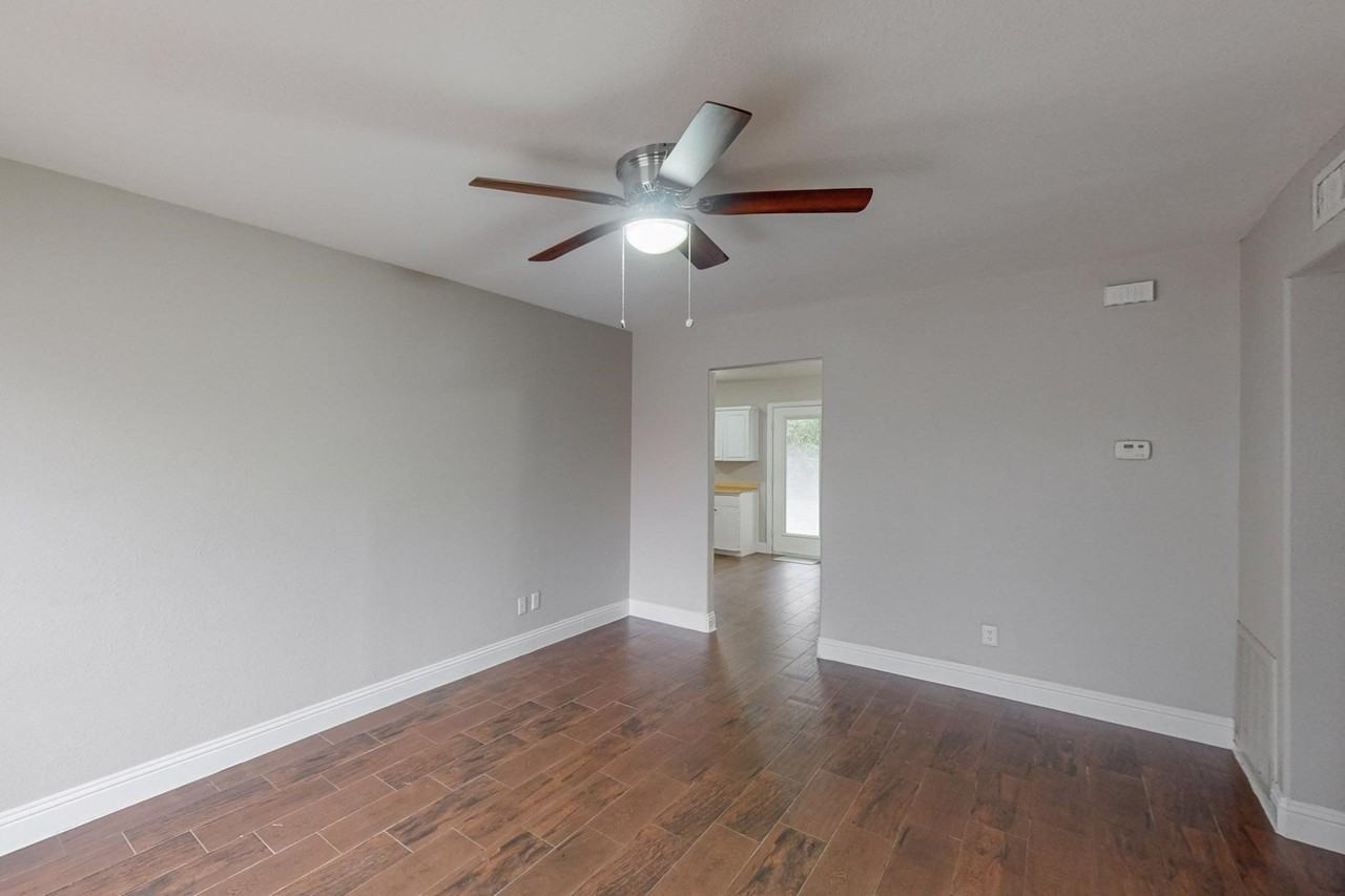 3842 Commonwealth Dr - Photo 2 of 14