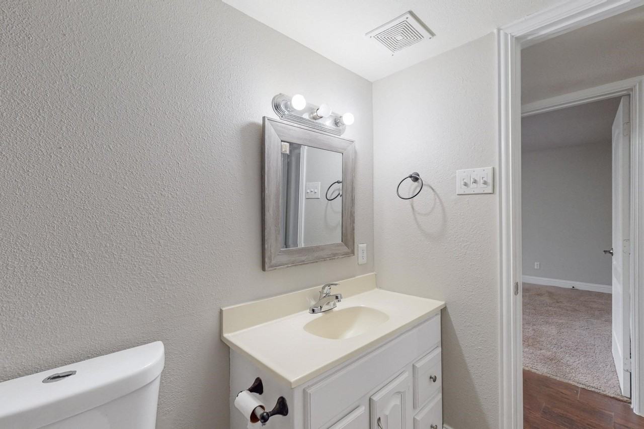 3842 Commonwealth Dr - Photo 6 of 14