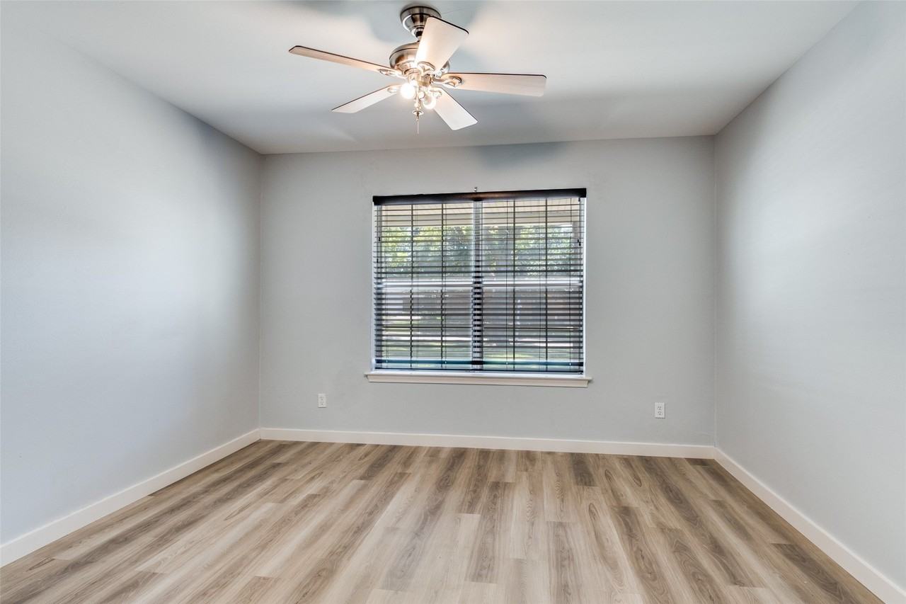 3647 Whitehall Dr - Photo 6 of 23
