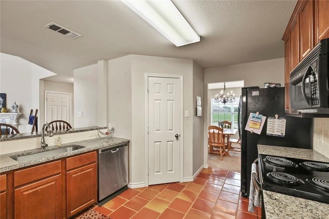 234 Pecos Trl - Photo 5 of 30