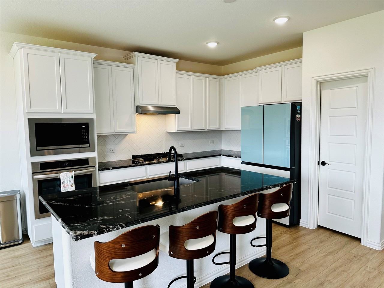 1212 Rosebay Dr - Photo 3 of 28
