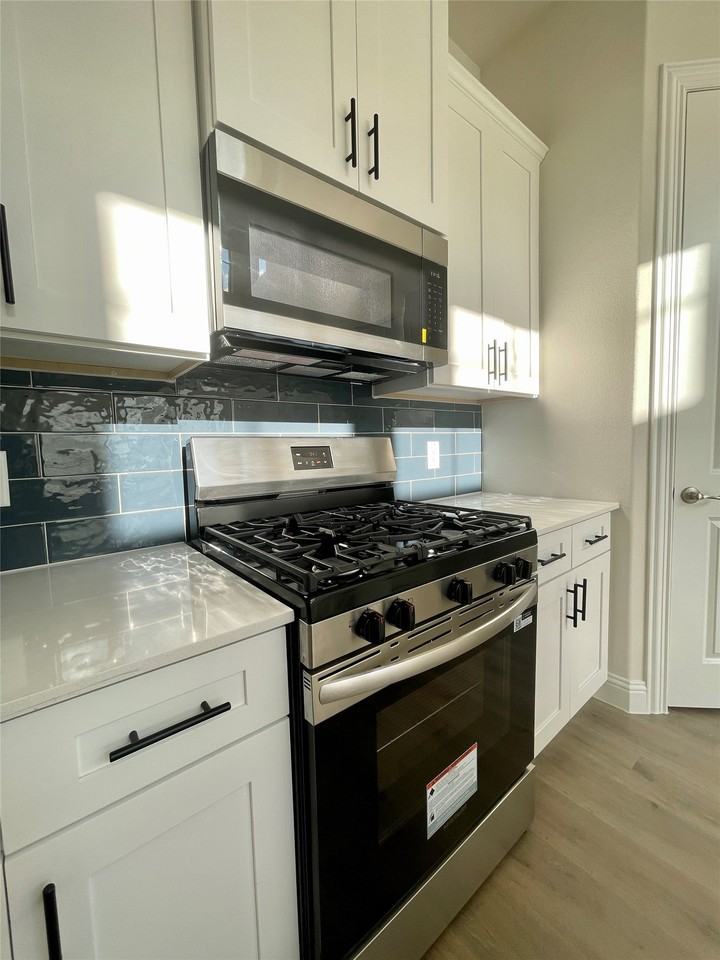 8909 Shoppers Ln - Photo 5 of 20