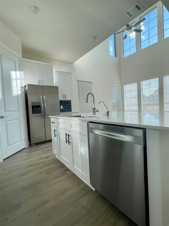 8909 Shoppers Ln - Photo 6 of 20