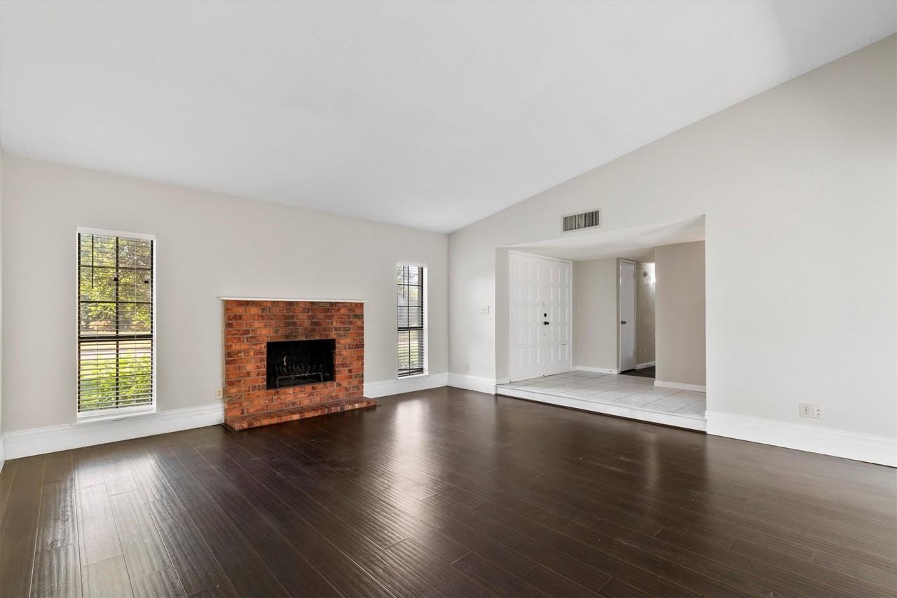 1129 Lombardy Dr - Photo 2 of 18