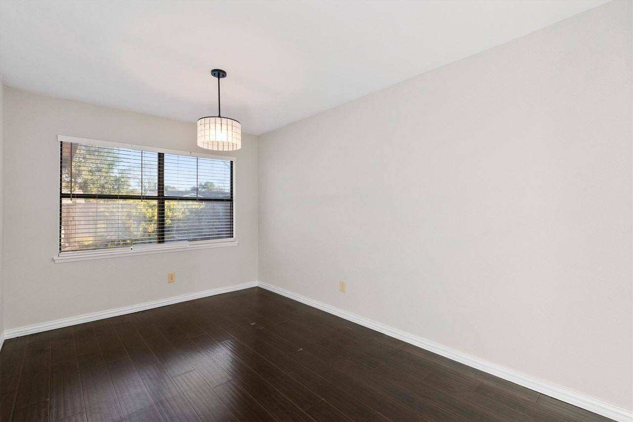 1129 Lombardy Dr - Photo 4 of 18