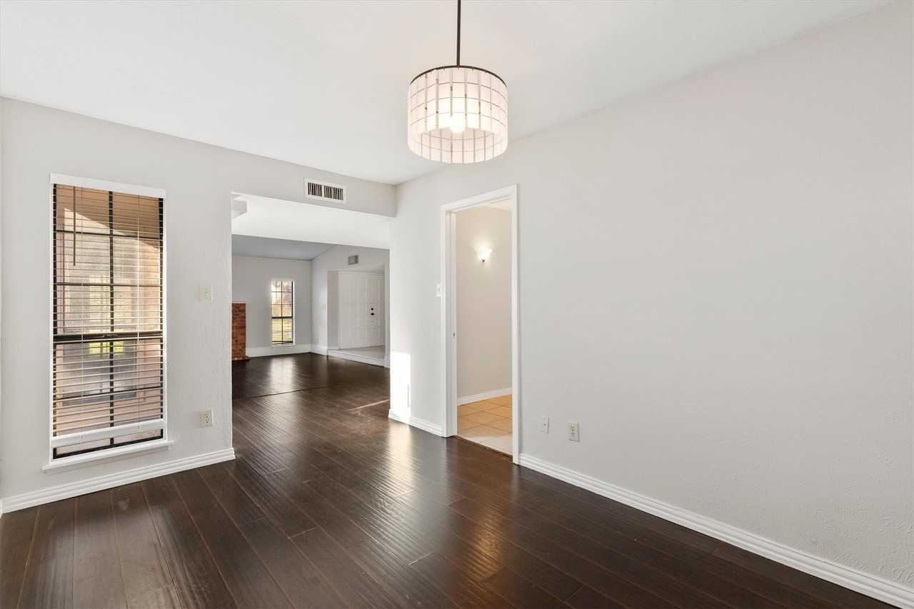 1129 Lombardy Dr - Photo 5 of 18