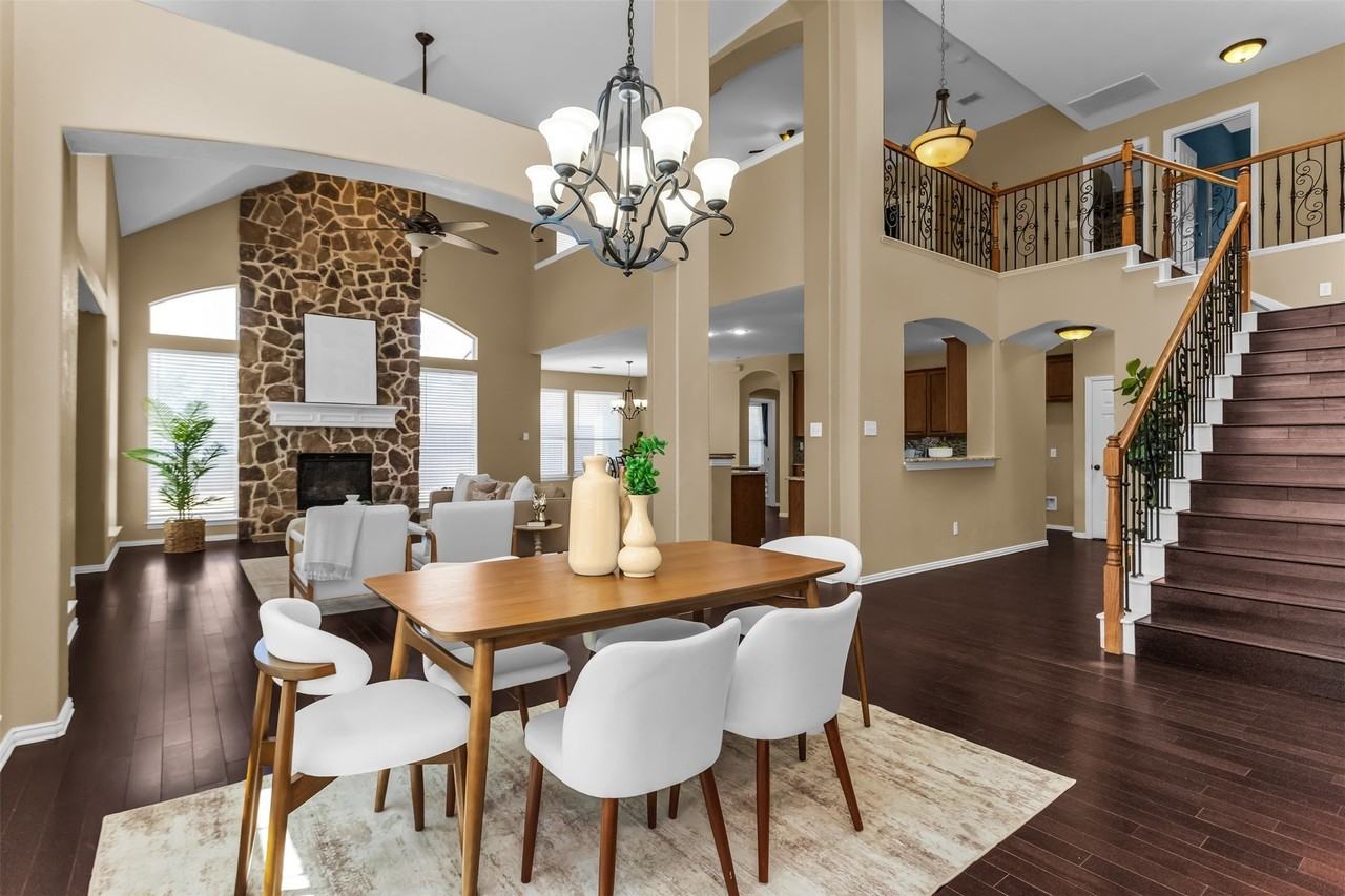 11701 Lampwick Ln - Photo 2 of 38