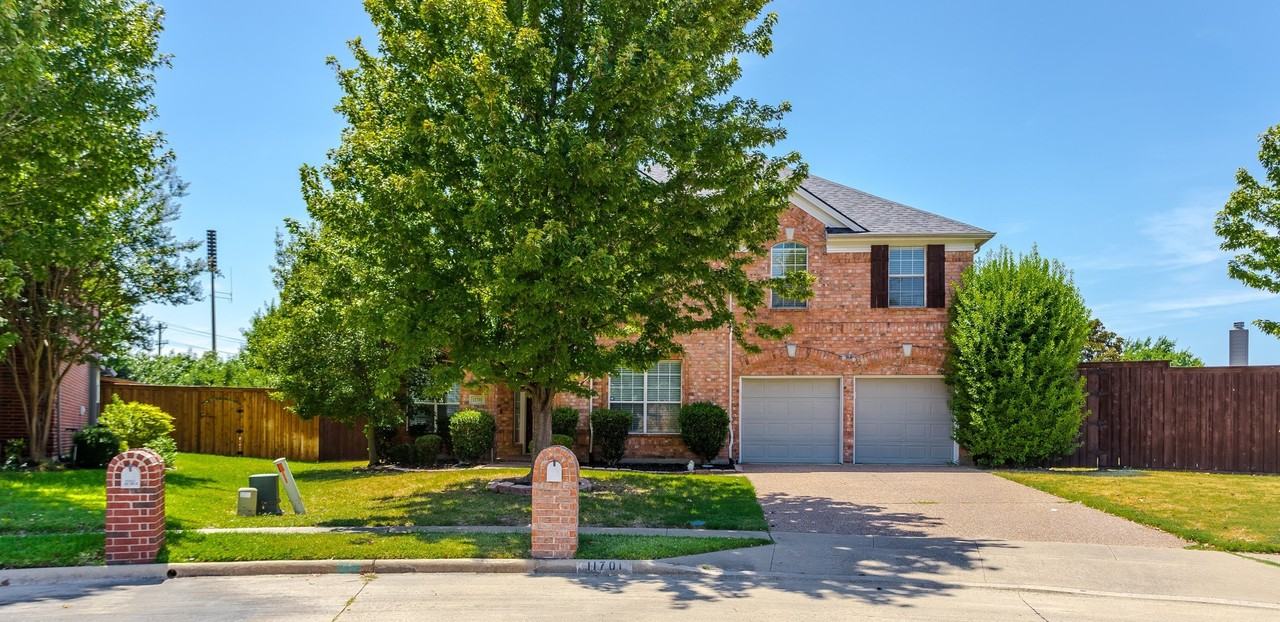 11701 Lampwick Ln - Photo 4 of 38