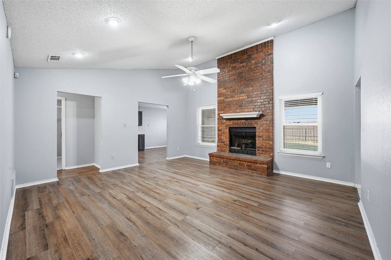 6421 Fairview Dr - Photo 2 of 22