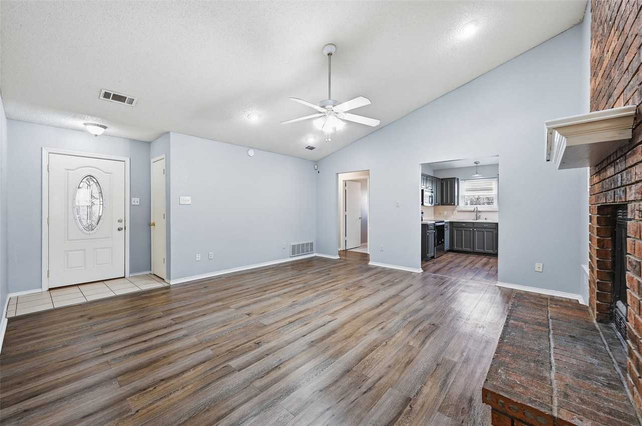 6421 Fairview Dr - Photo 3 of 22