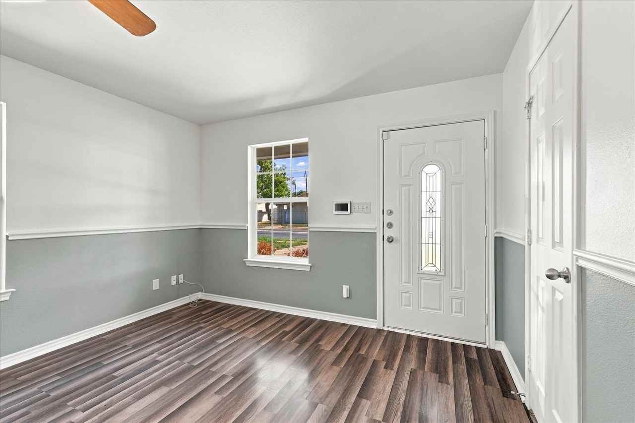 1614 S Montgomery St - Photo 4 of 26