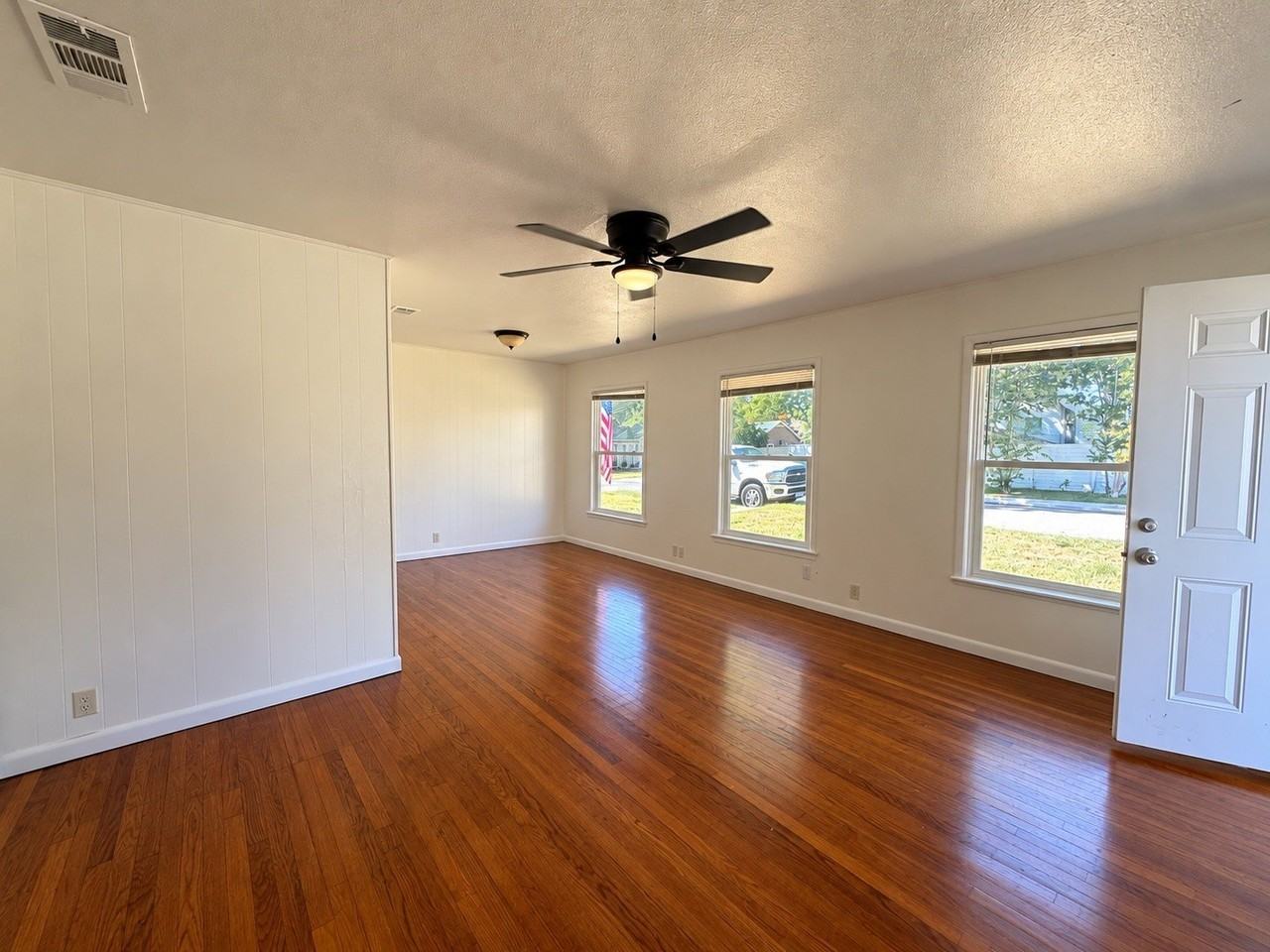701 Largent St - Photo 3 of 17