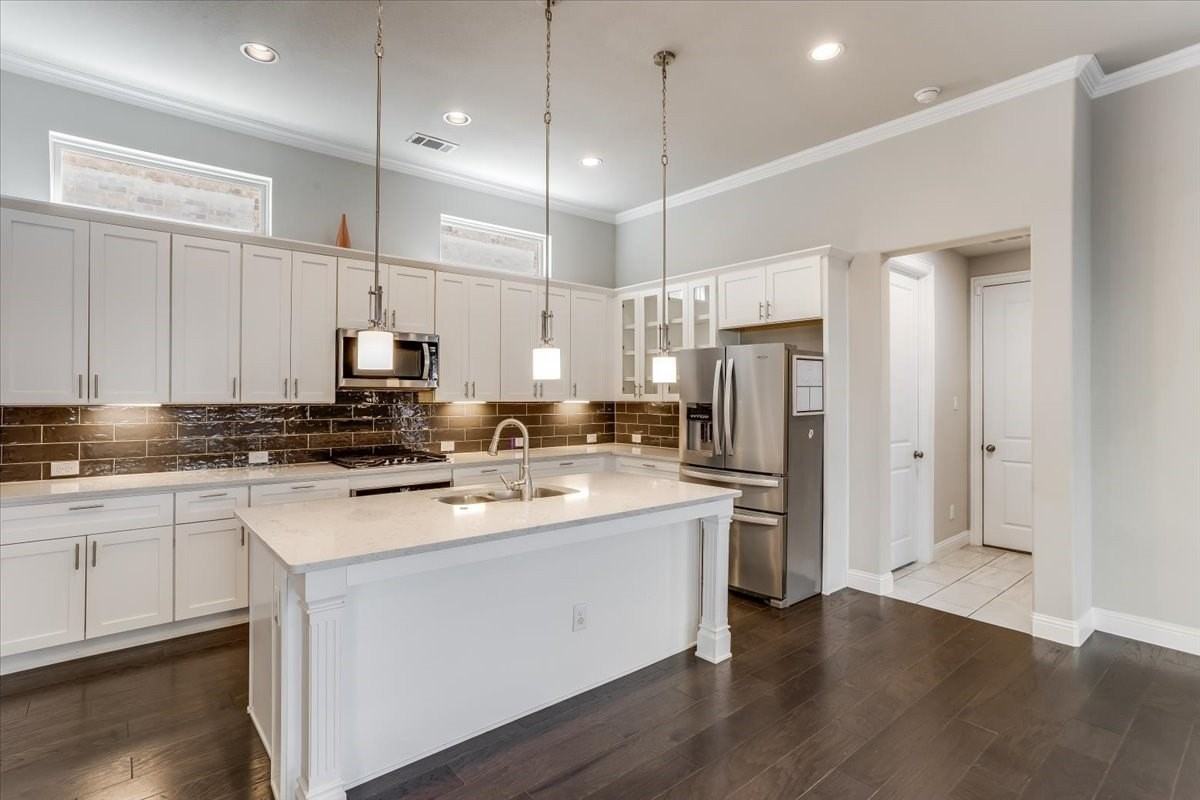 17553 Sequoia Dr - Photo 5 of 19
