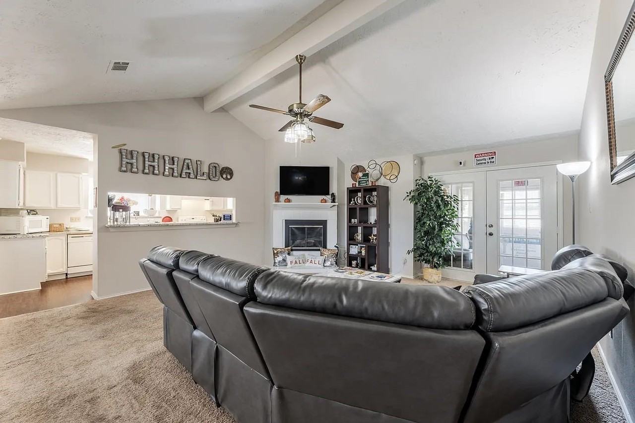 1328 Colmar Dr - Photo 5 of 10