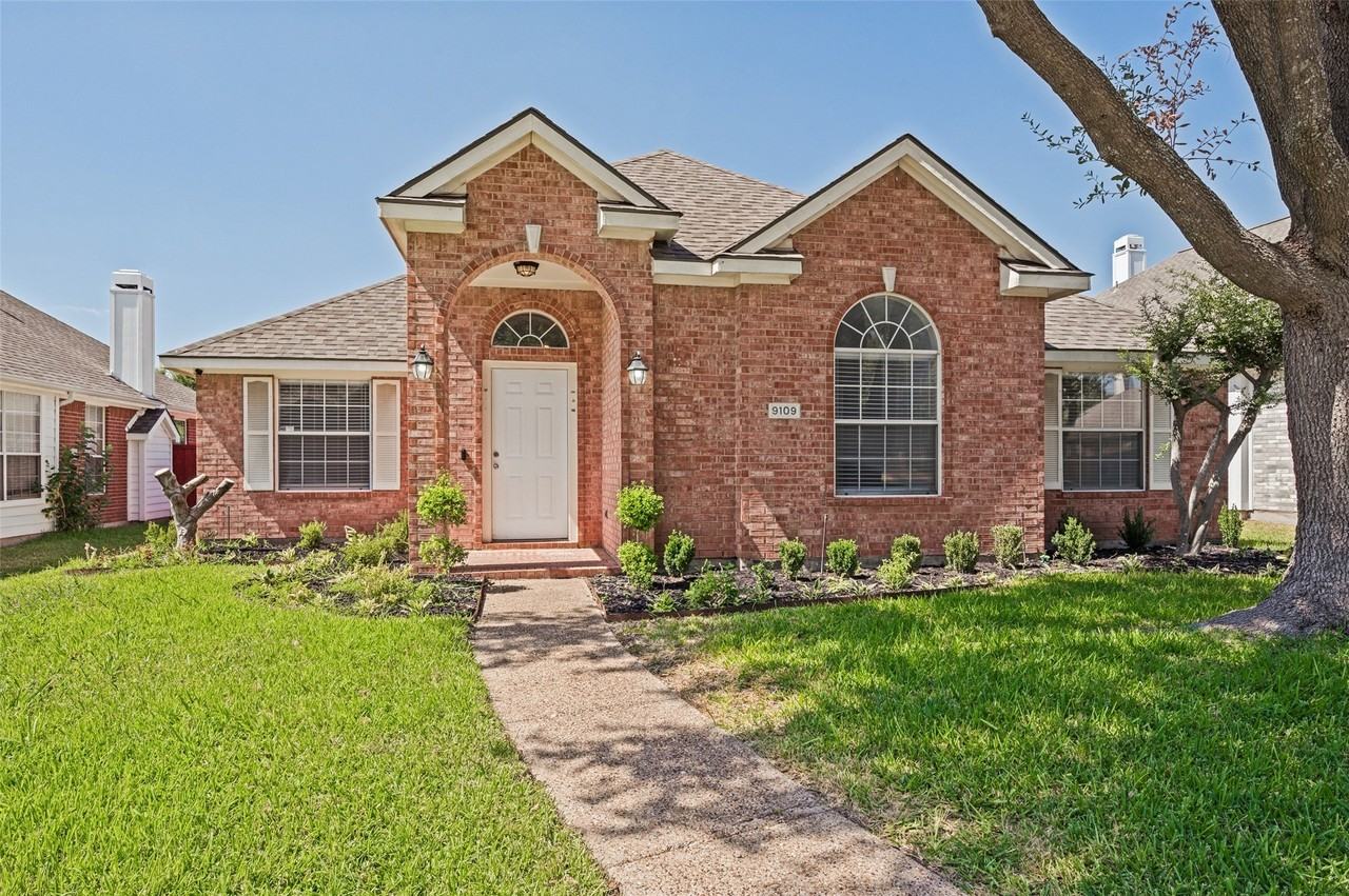9109 Azinger Dr - Photo 2 of 40