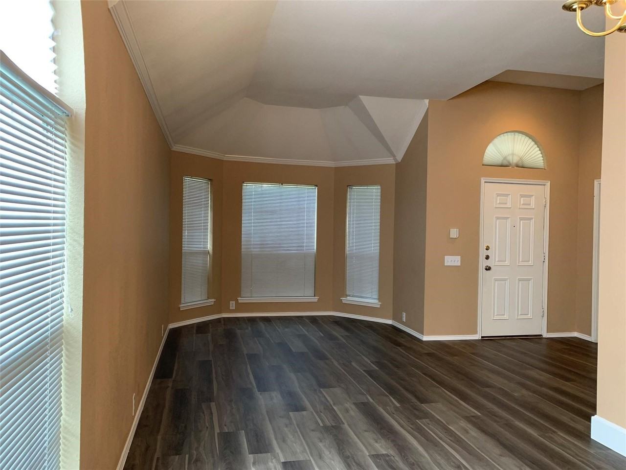 6705 Misty Hollow Dr - Photo 2 of 18