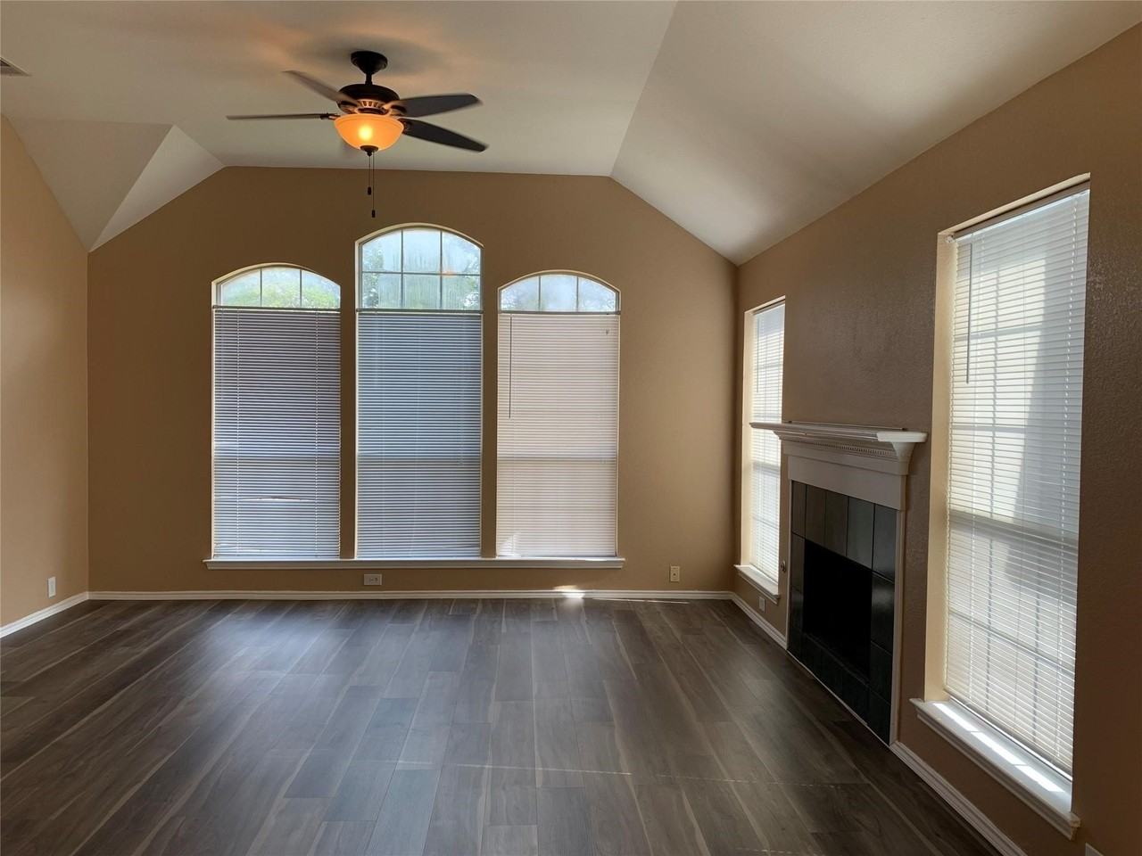 6705 Misty Hollow Dr - Photo 3 of 18