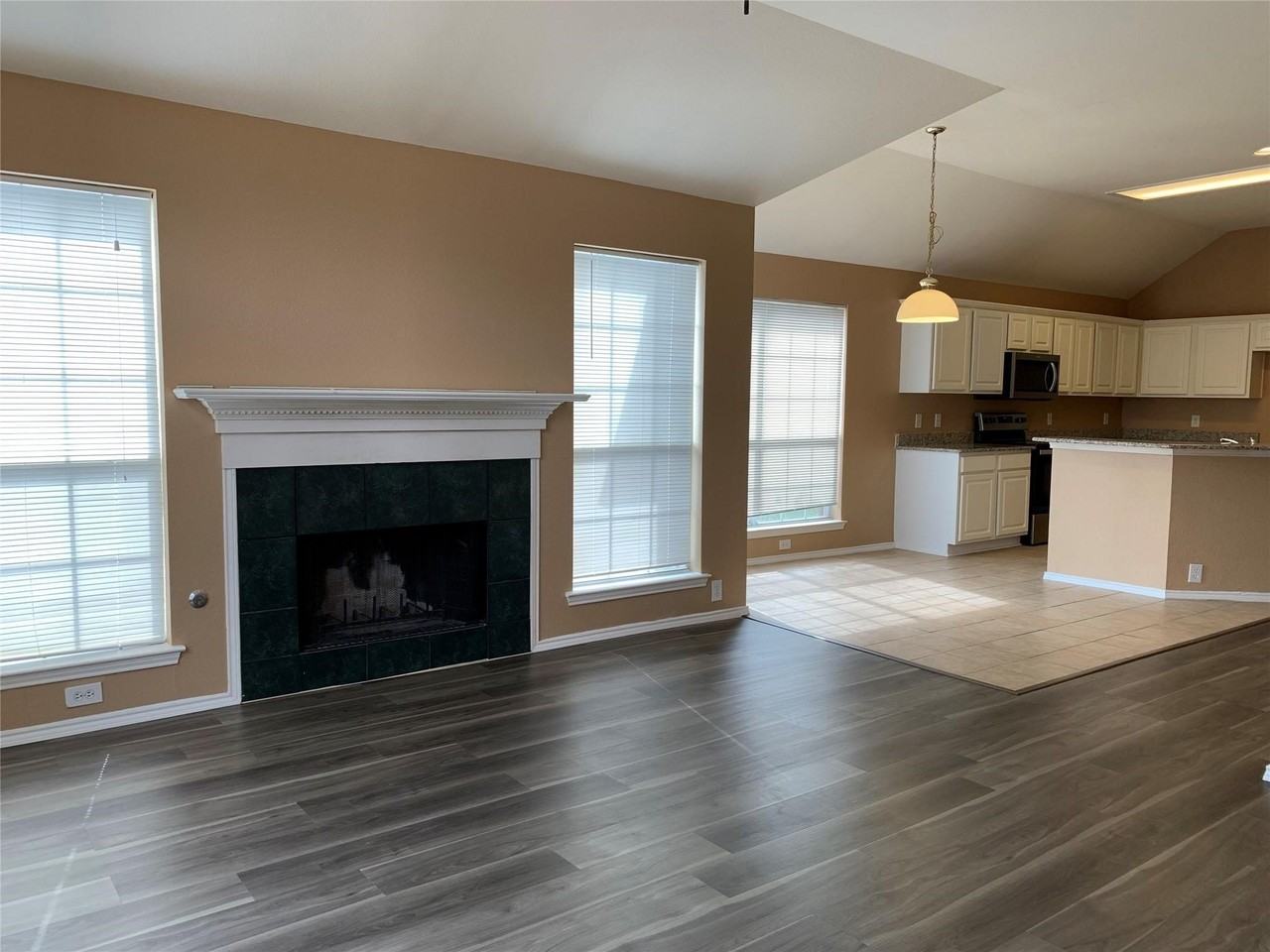 6705 Misty Hollow Dr - Photo 4 of 18