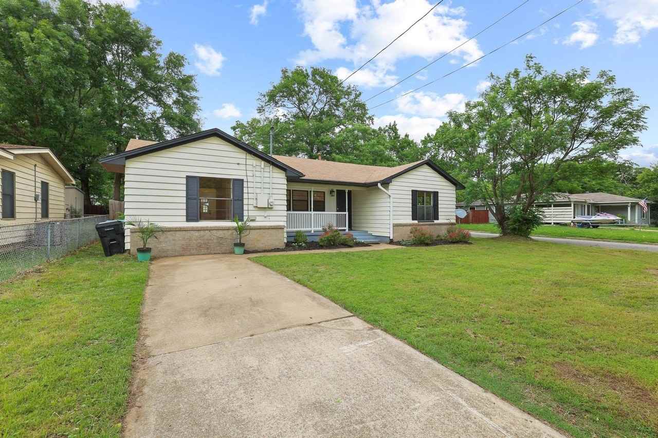 2401 Sunset St - Photo 2 of 30