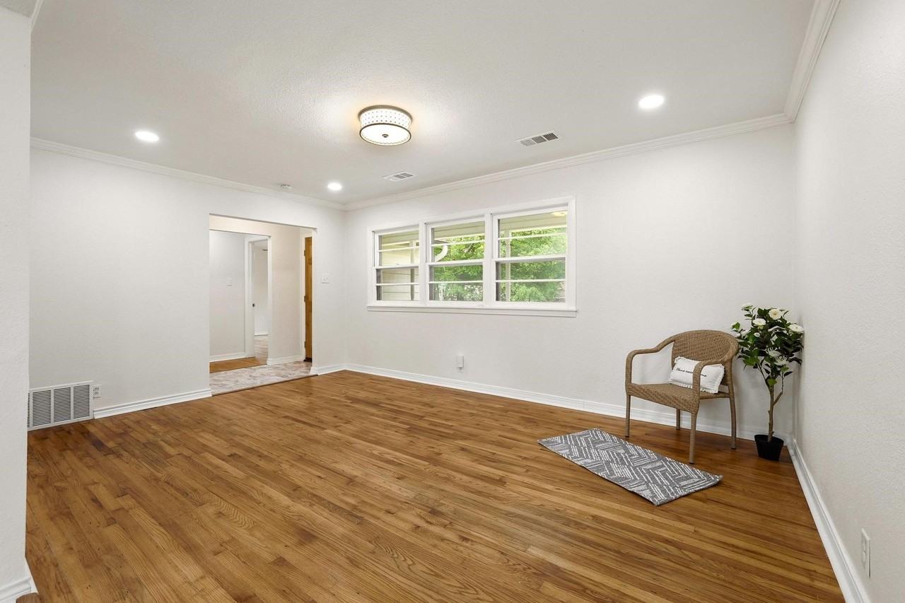 2401 Sunset St - Photo 6 of 30