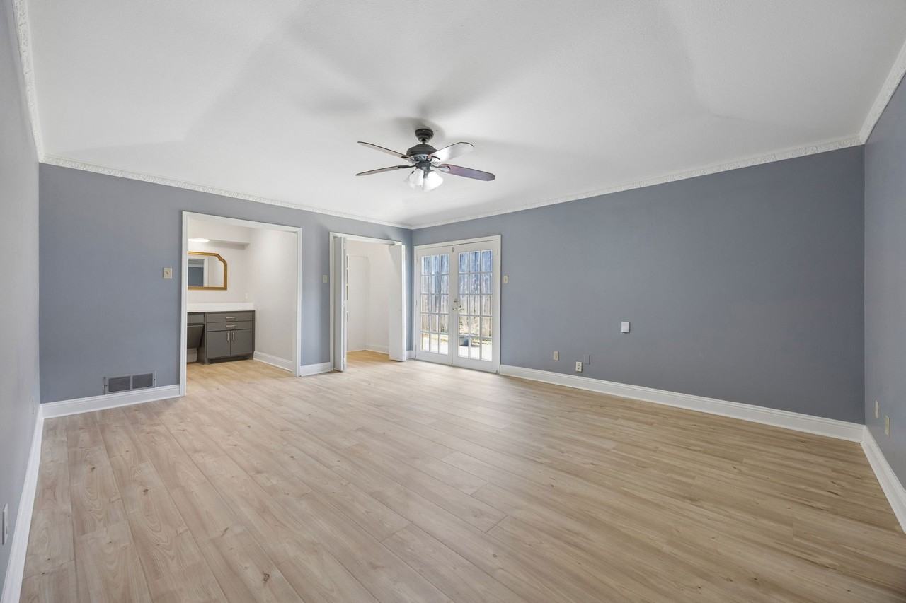 7424 Wellcrest Dr - Photo 2 of 16