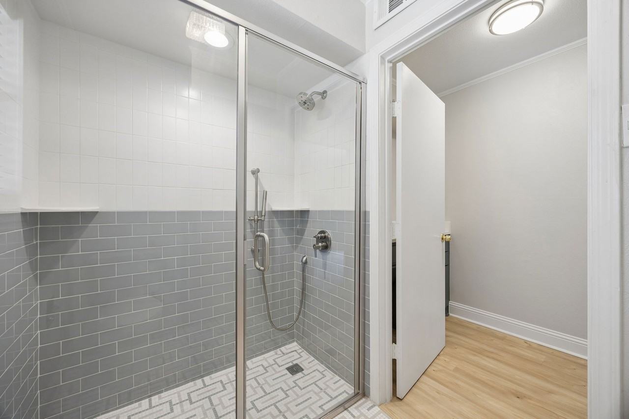 7424 Wellcrest Dr - Photo 3 of 16