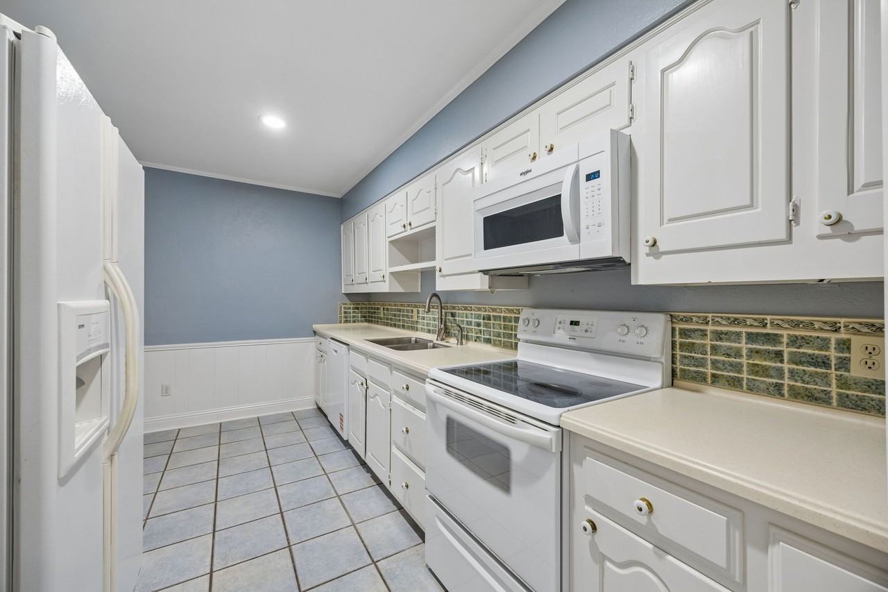 7424 Wellcrest Dr - Photo 5 of 16