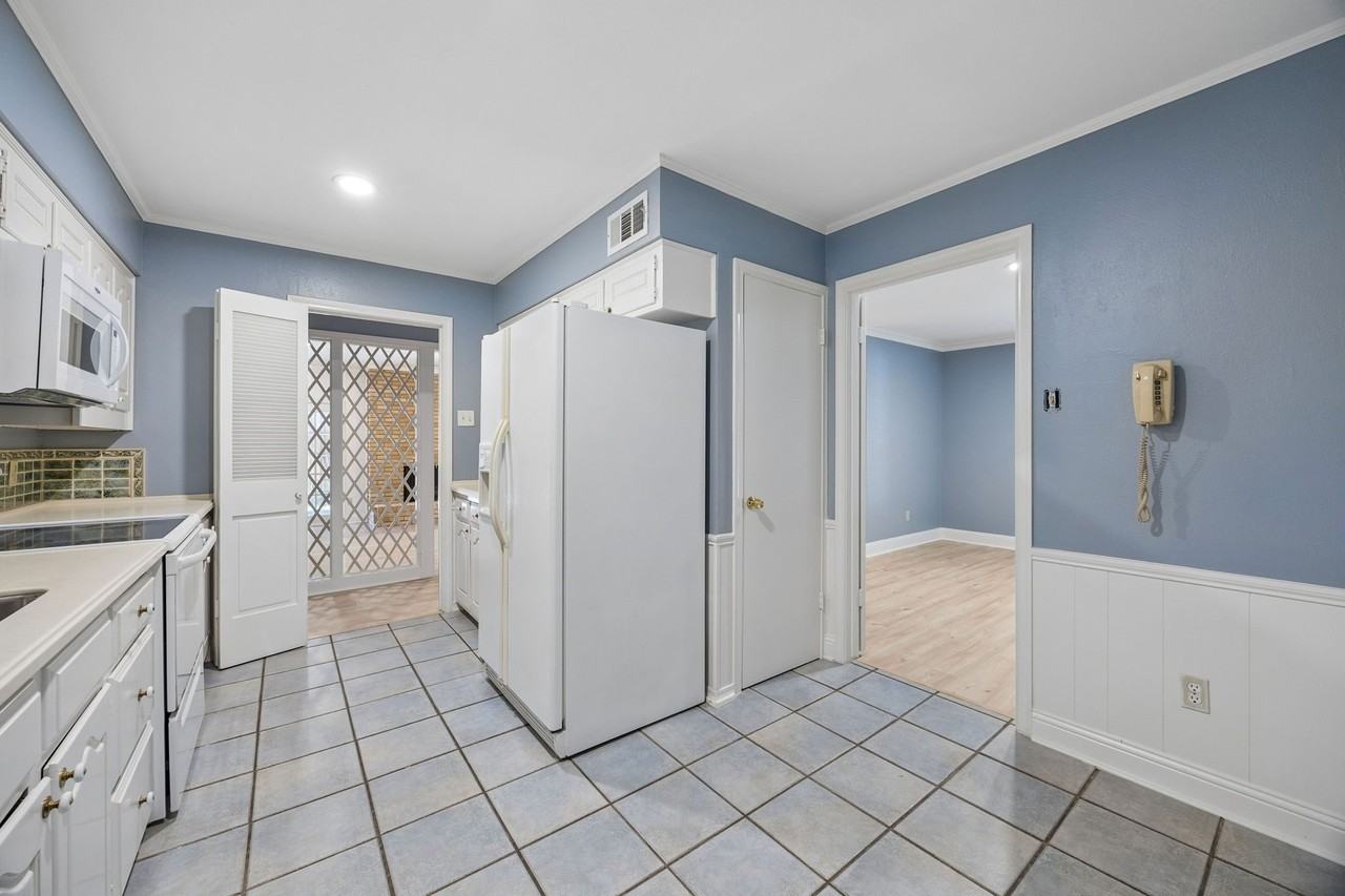 7424 Wellcrest Dr - Photo 6 of 16