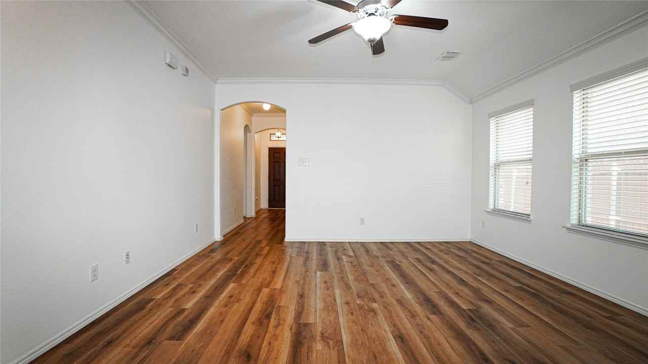 3017 Cassinia Pkwy - Photo 3 of 20