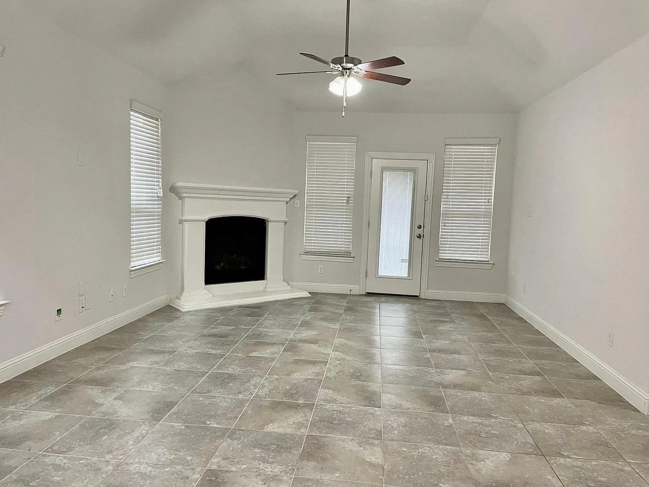 10705 Galveston Pl - Photo 5 of 17