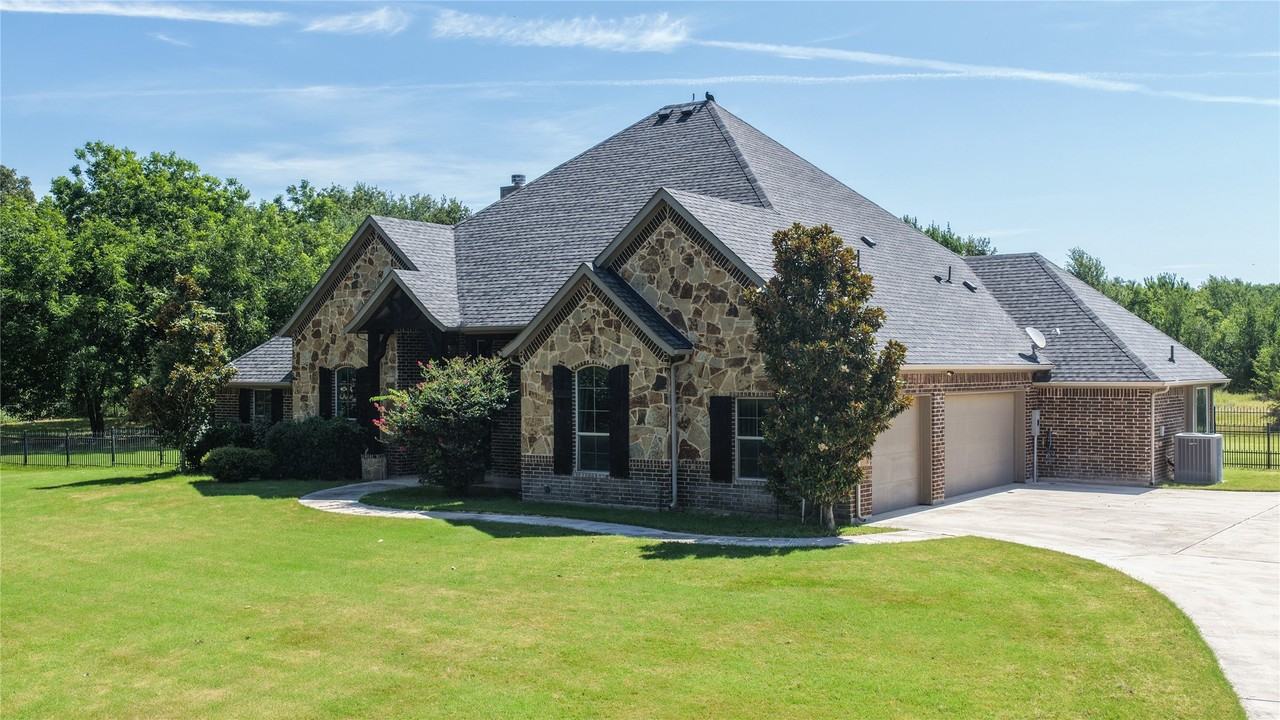 181 Fairview Ct - Photo 2 of 10