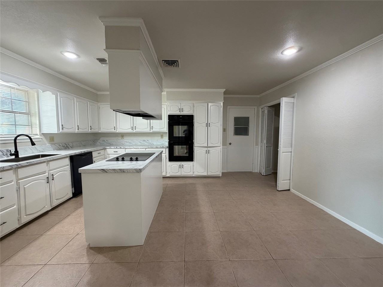 6203 Circo Dr - Photo 7 of 39