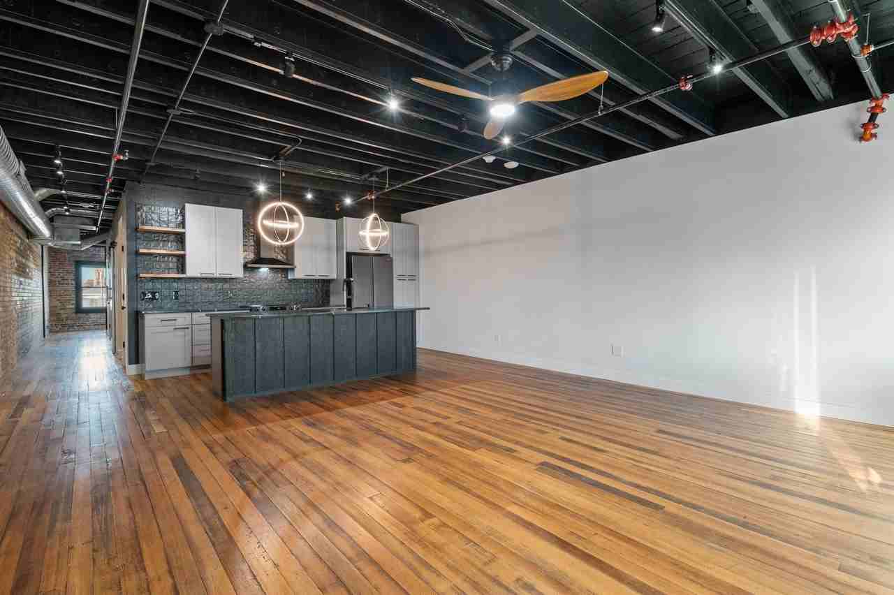 330 W Lamar St #201 - Photo 3 of 21