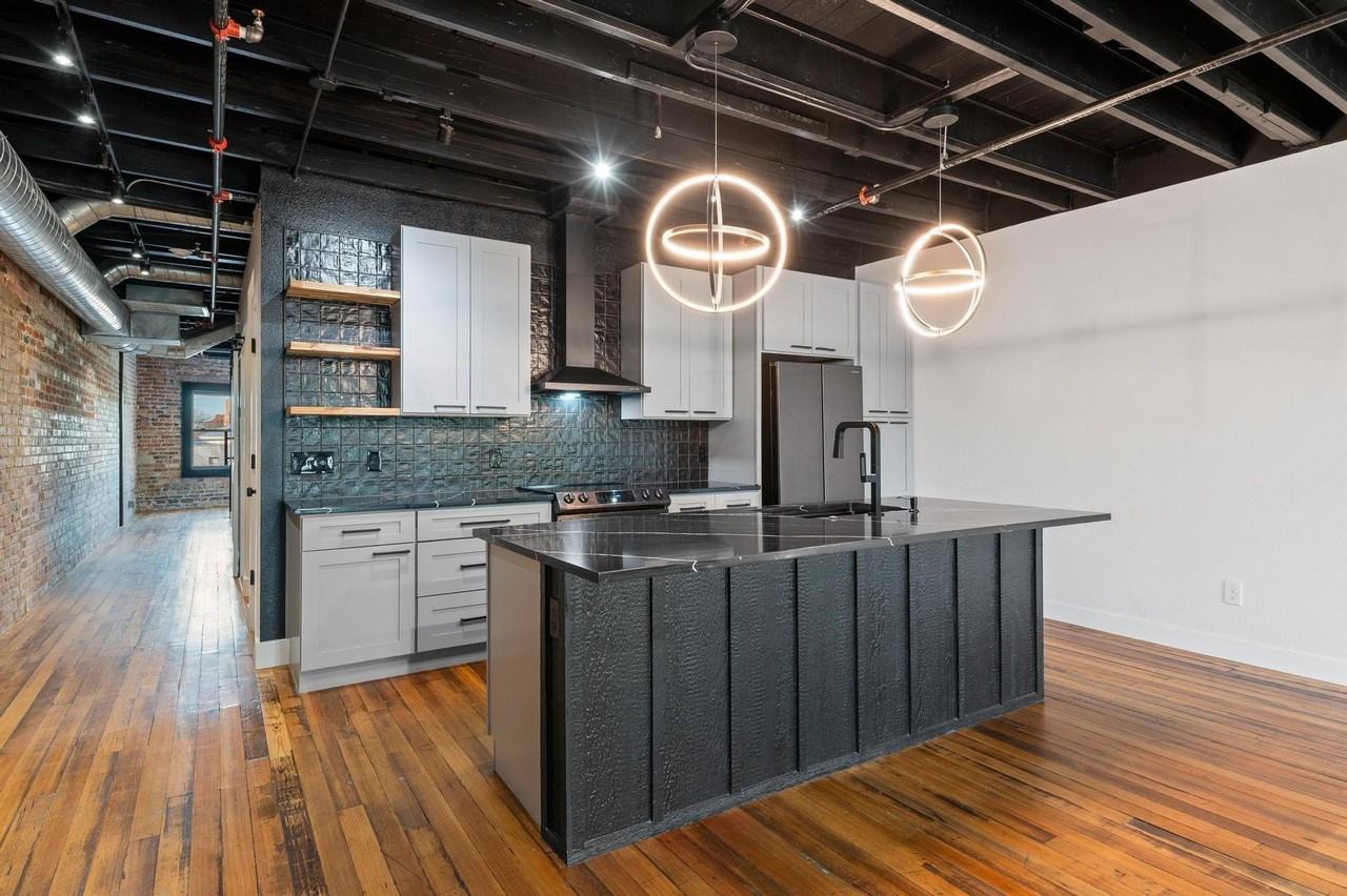 330 W Lamar St #201 - Photo 6 of 21