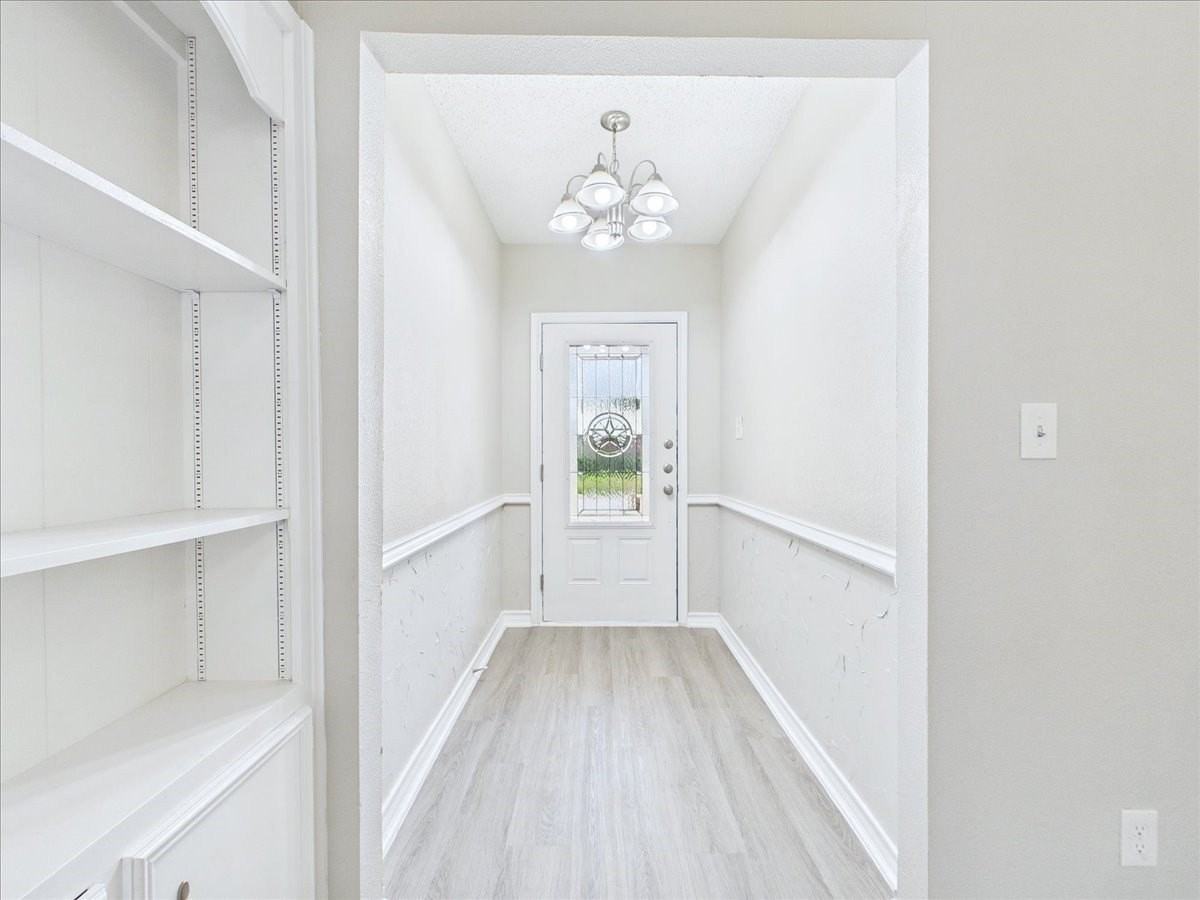 4900 Ridgeline Dr - Photo 5 of 19
