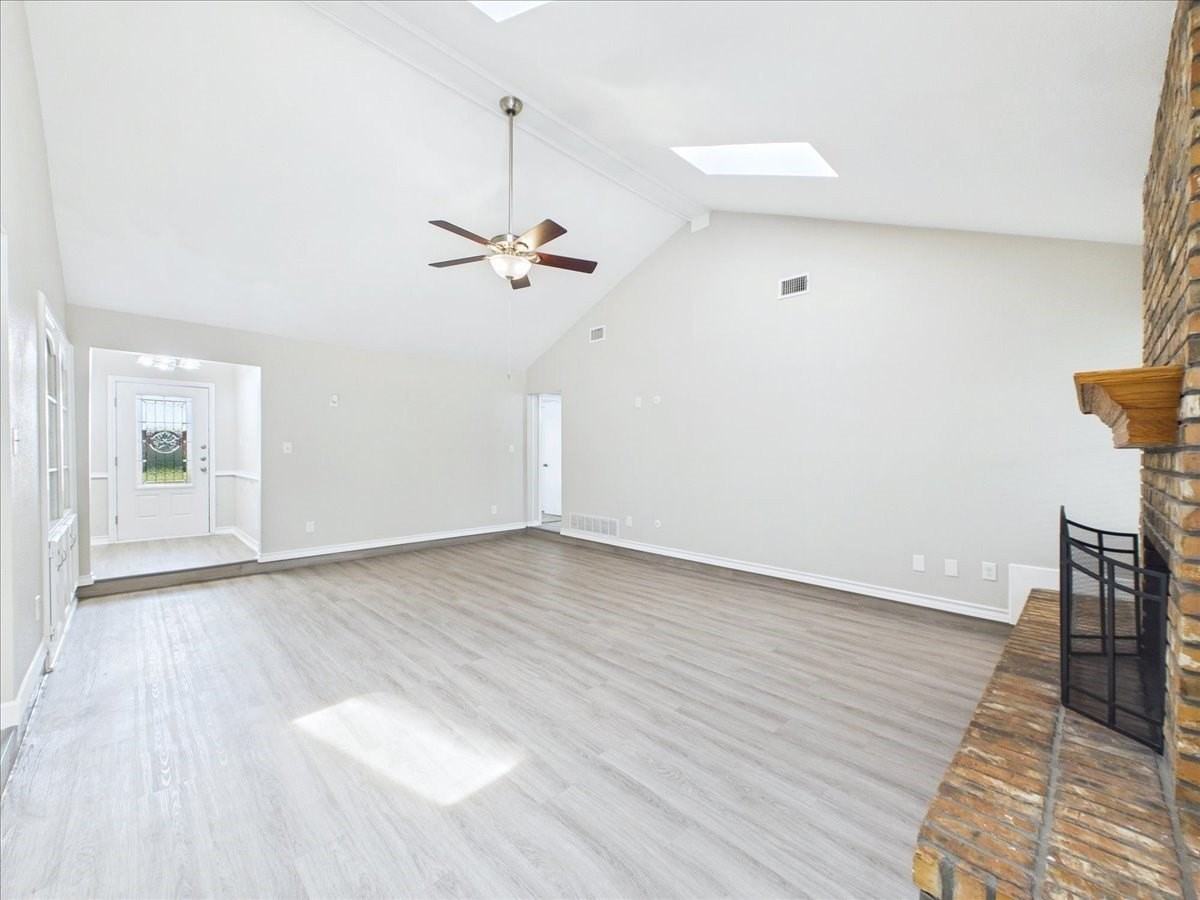 4900 Ridgeline Dr - Photo 6 of 19