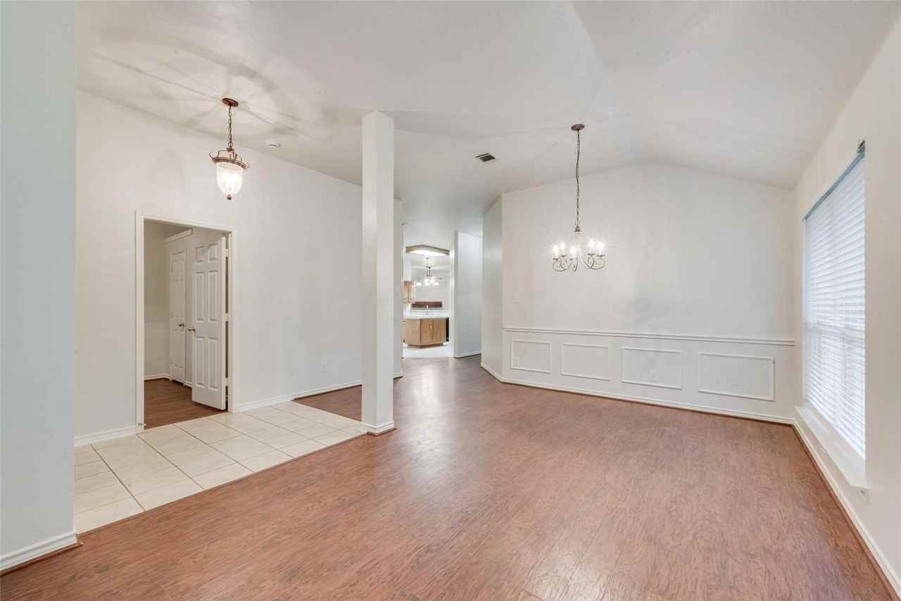 2760 Beacon Hill Dr - Photo 7 of 28