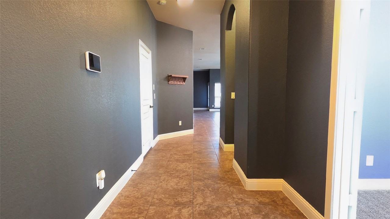 525 Bamborough Dr - Photo 2 of 31