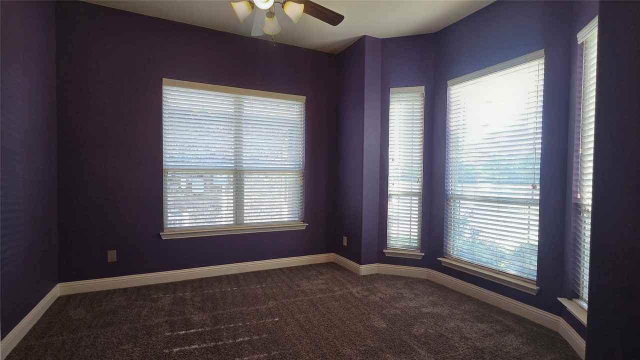 525 Bamborough Dr - Photo 3 of 31