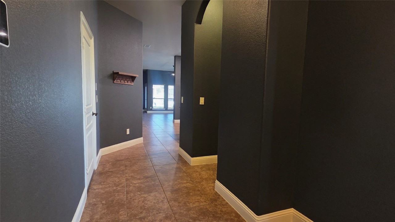 525 Bamborough Dr - Photo 5 of 31