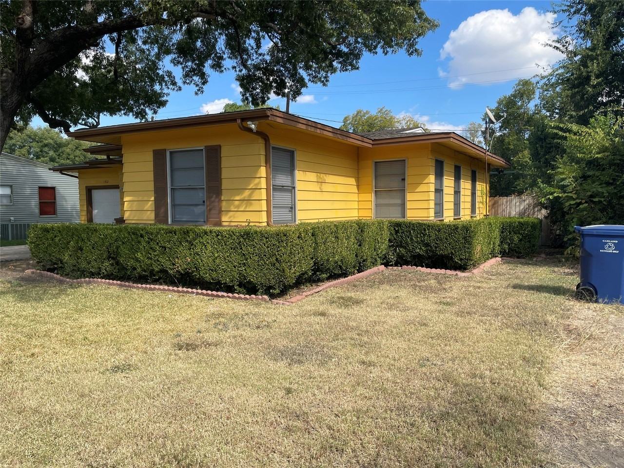 1512 Hilltop Dr - Photo 3 of 28