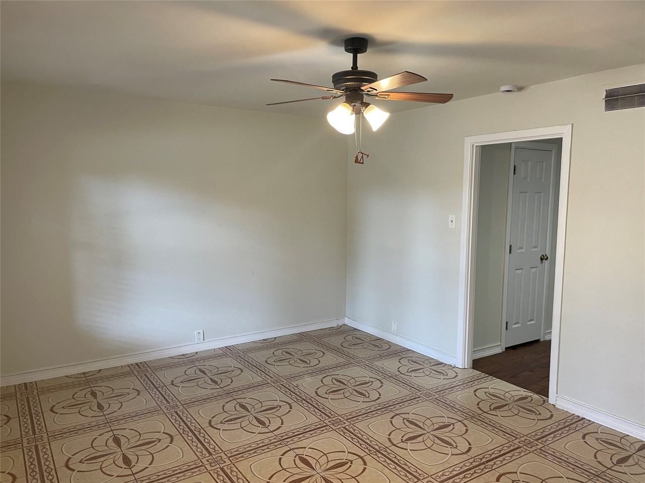 1512 Hilltop Dr - Photo 6 of 28