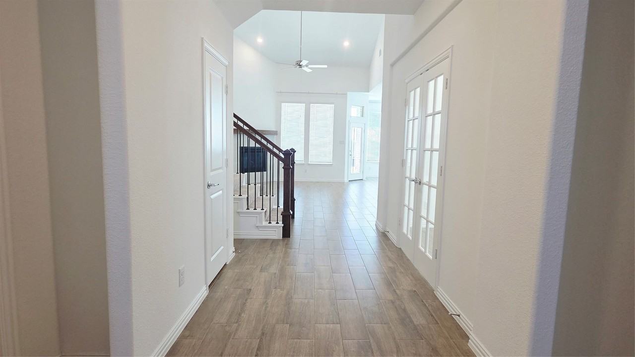 8104 Blue Heron Ln - Photo 3 of 34