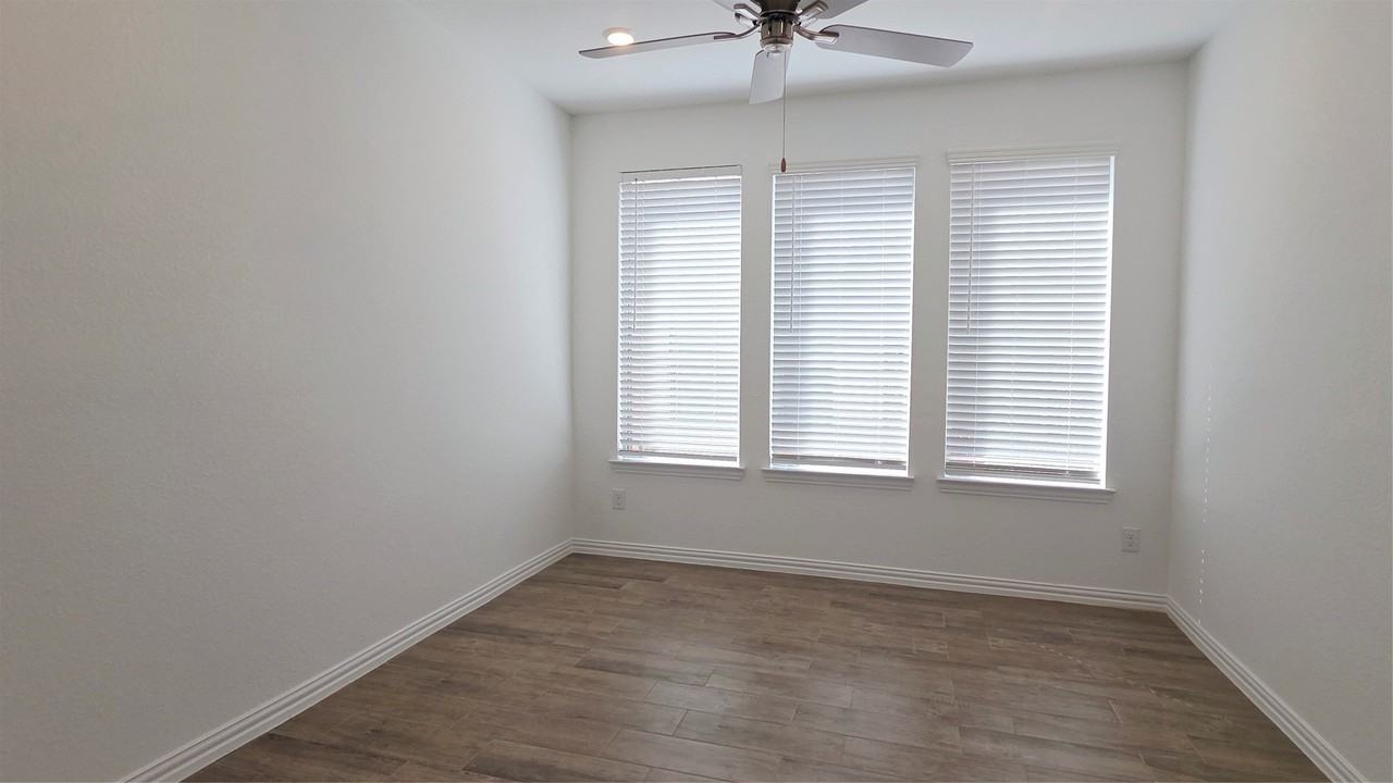 8104 Blue Heron Ln - Photo 6 of 34