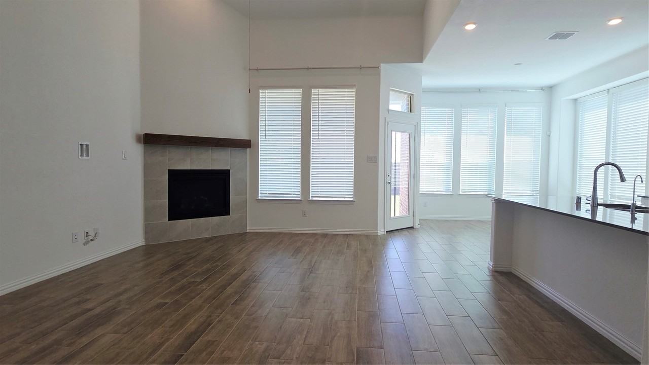 8104 Blue Heron Ln - Photo 7 of 34