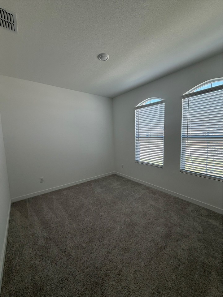 908 Sugarberry St - Photo 3 of 12